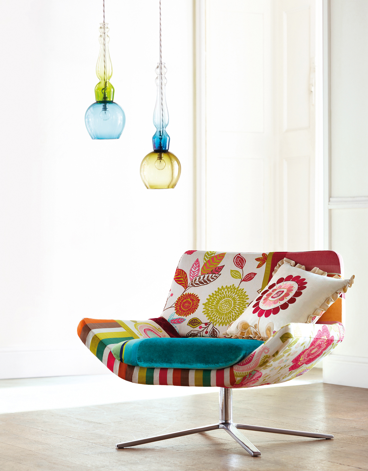 02-Decorative-Pendant-with-chair