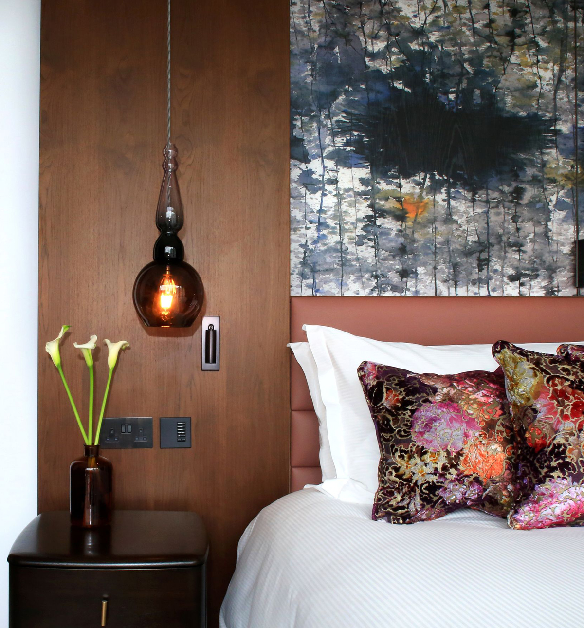 07-Stemmed-Glass-Decorative-Pendant-hilton-hotel