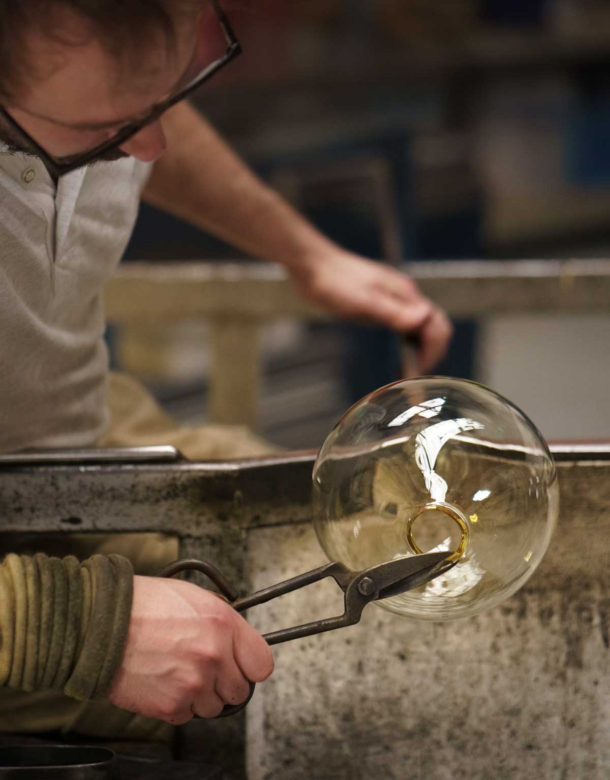 Curiousa-free-hand-blown-glass-shaped-by-hand-7