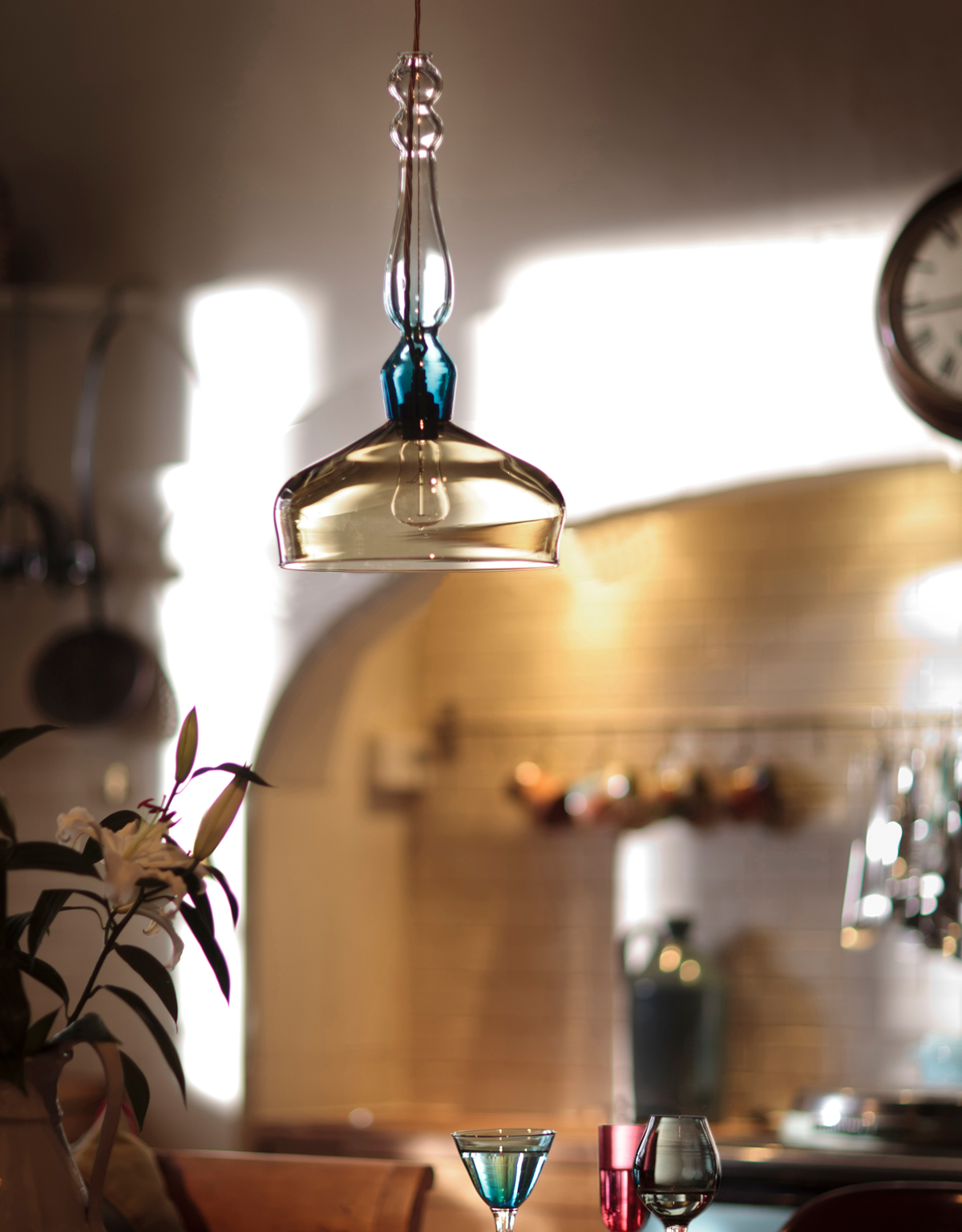 Han-blown-glass-decorative-feature-kitchen