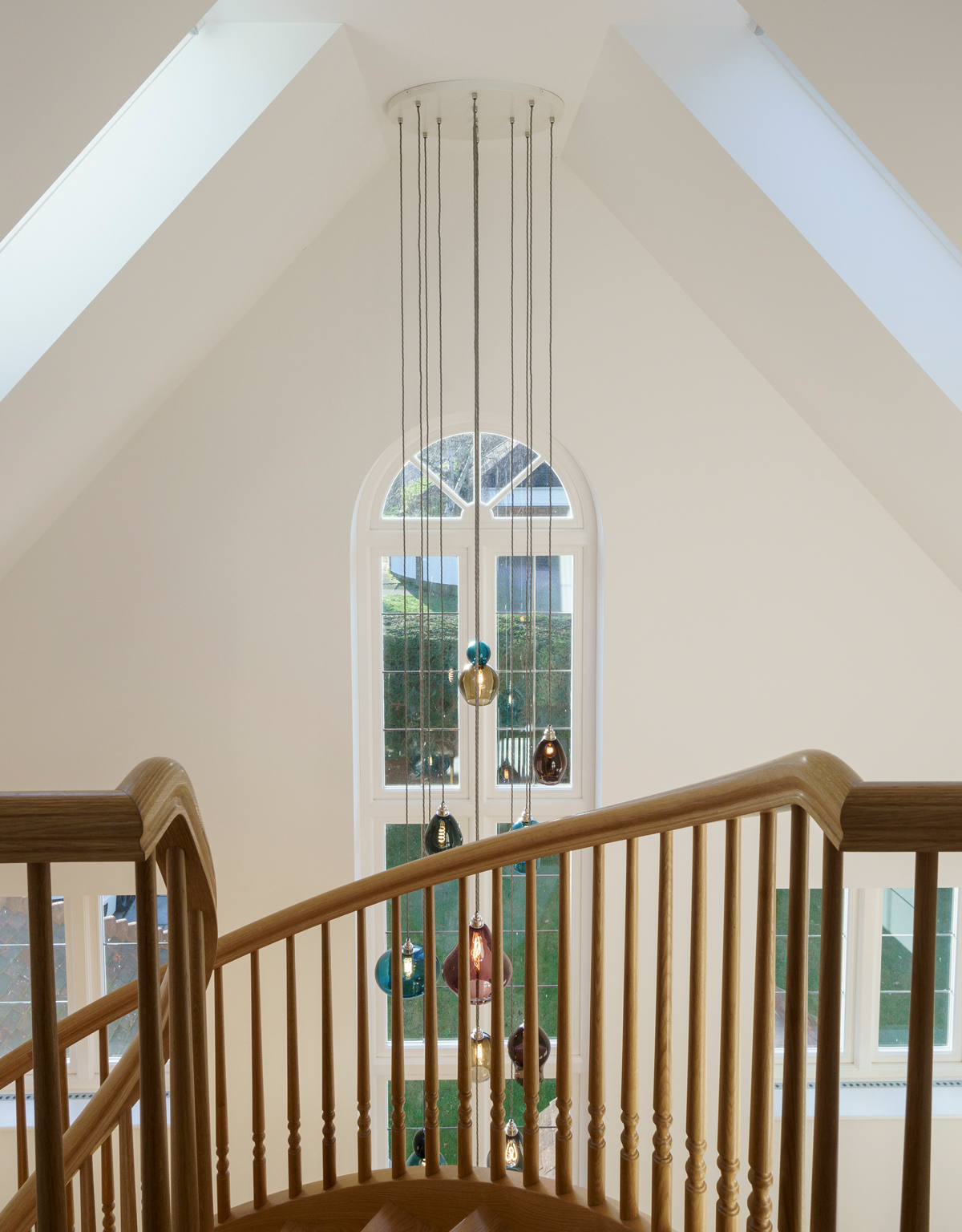 Round-Plate-Stairwell-Chandelier