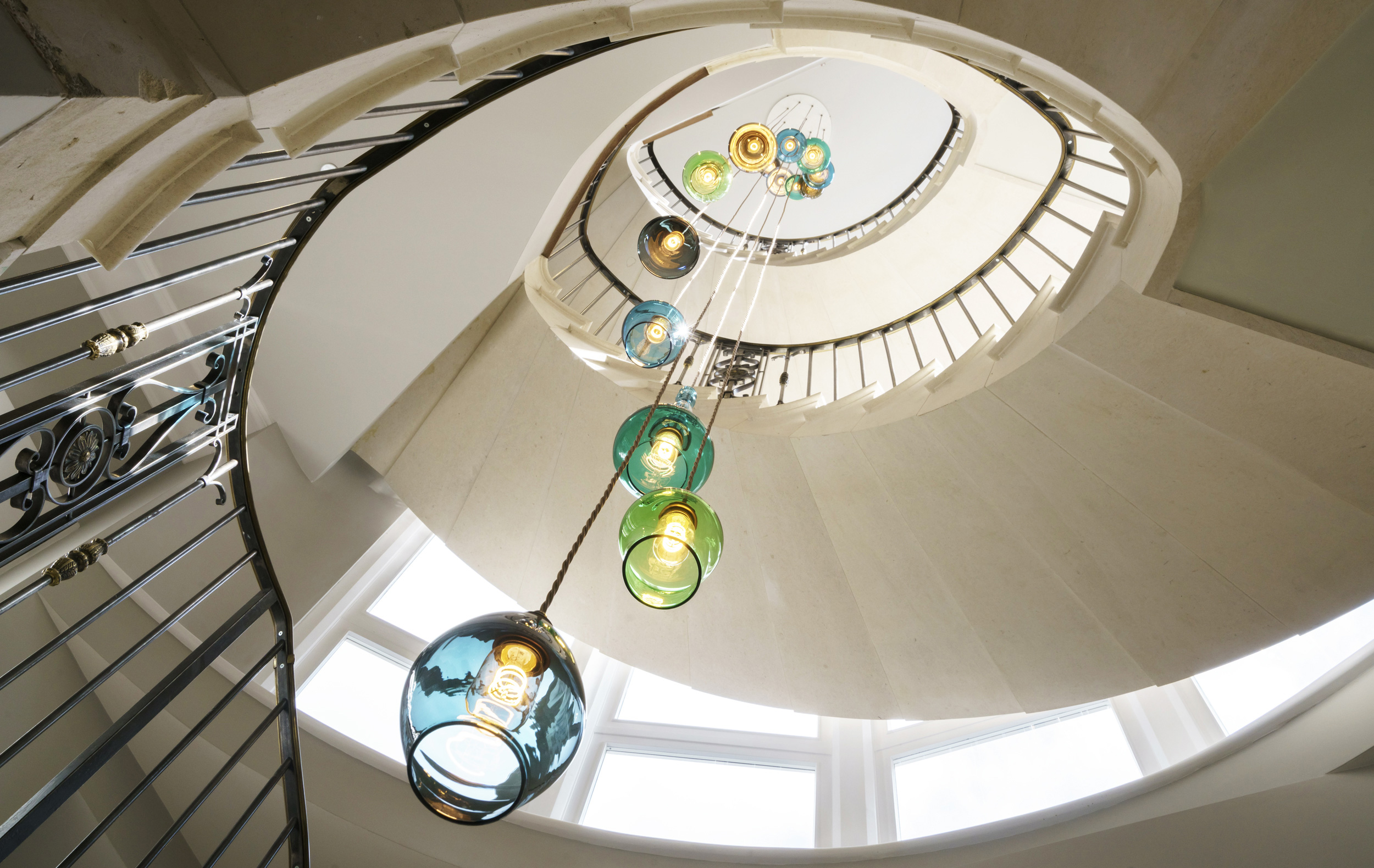 10-stairwell-chandelier