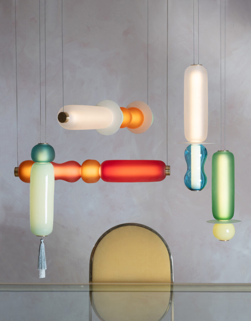Curiousa-wave-II-sculptural-glass-linear-pendant-lights